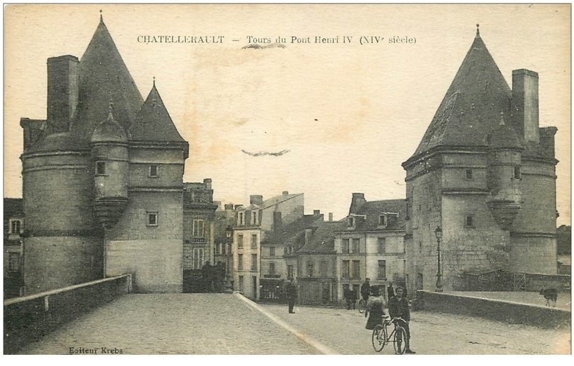 carte postale ancienne 86 CHATELLERAULT. Tours du Pont Henri IV 1920