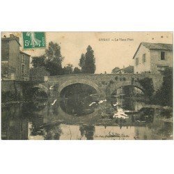 carte postale ancienne 86 CIVRAY. Le Vieux Pont 1908 quelques blancs...