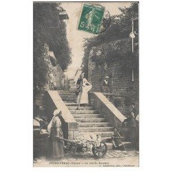 carte postale ancienne 86 COUHE VERAC. Blanchisseuses Lavandières Rue du Mystère 1909. Défaut