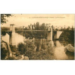 carte postale ancienne 86 LA ROCHE POSAY LES BAINS. Pont suspendu