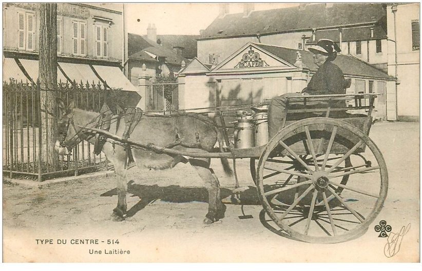 carte postale ancienne 87 LE LIMOUSIN. Une Laitière avec son attelage Ane 1903. Type du Centre Hôtel du Commerce et Café