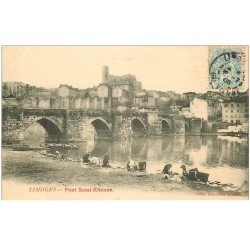 carte postale ancienne 87 LIMOGES. Lavandières Laveuses Pont Saint-Etienne 1905