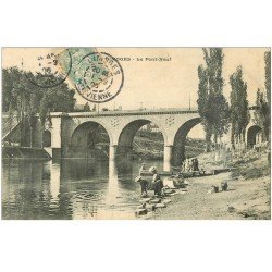 carte postale ancienne 87 LIMOGES. Le Pont Neuf 1906 Laveuses Lavandières
