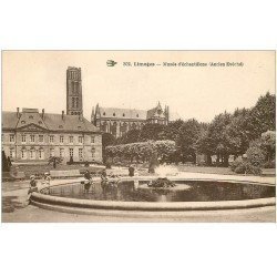 carte postale ancienne 87 LIMOGES. Musée échantillons et Enfants au bord du Bassin