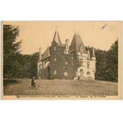 carte postale ancienne 87 SAINT GERMAIN LES BELLES. Château de la Rivière personnage et son Chien