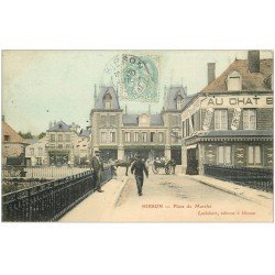 carte postale ancienne 02 HIRSON. Place du Marché vers 1903. Au Chat Botté et Rouenneries toiles