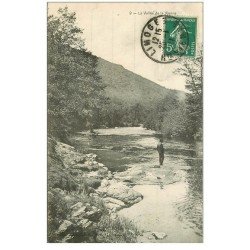 carte postale ancienne 87 VALLEE DE LA VIENNE. Pêcheur 1911