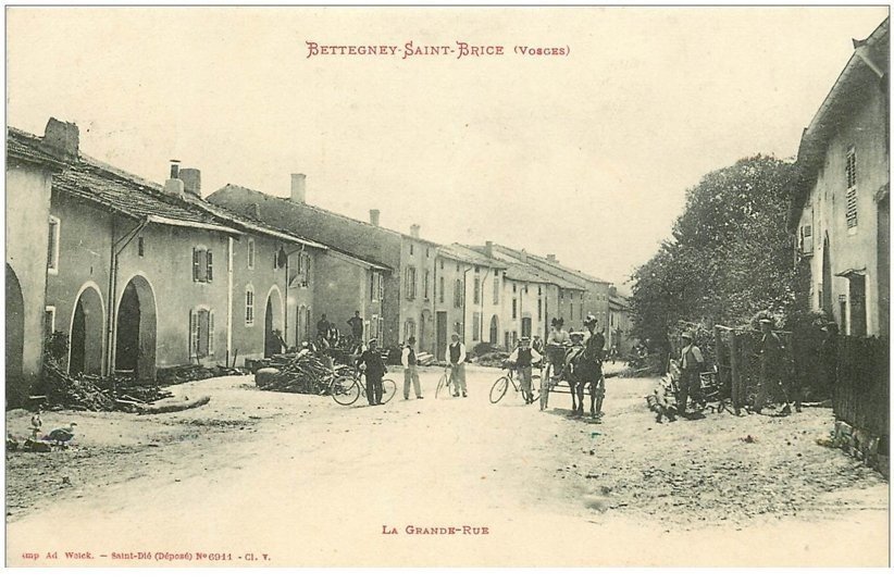 carte postale ancienne 88 BETTEGNEY SAINT BRICE. La Grande Rue 1909