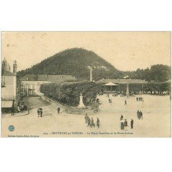 carte postale ancienne 88 BRUYERES EN VOSGES. Place Stanislas et Mont Avison Kiosque avec Musiciens