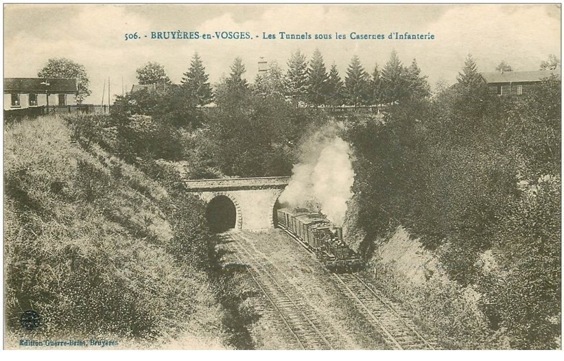 carte postale ancienne 88 BRUYERES EN VOSGES. Tunnel sous Casernes Infanterie et Train à vapeur 1917