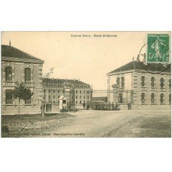 carte postale ancienne 88 EPINAL. Entrée du Quartier Caserne Courcy 1913 Militaires et Sentinelles en guérite