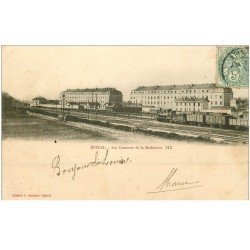 carte postale ancienne 88 EPINAL. Les Casernes de la Madeleine 1903 avec Train