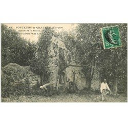 carte postale ancienne 88 FONTENOY LE CHATEAU. Paysans jardinant aux Ruines de la Maison du Poète Gilbert vers 1910