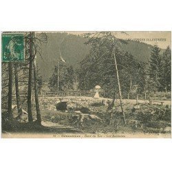 carte postale ancienne 88 GERARDMER. Personnage bord du Lac les Rochottes 1910