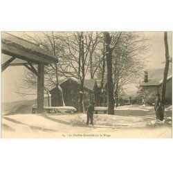 carte postale ancienne 88 LA FEUILLEE DOROTHEE. Le Val d'Ajol Grand Hôtel Homme déblayant la Neige