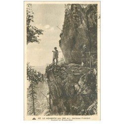 carte postale ancienne 88 LE HOHNECK. Sentier du Frankenthal 1939 personnage sur ancienne Frontière
