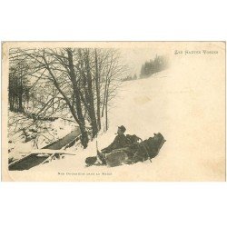 carte postale ancienne 88 LES HAUTES VOSGES. Nos Douaniers allongés dans la Neige 1904