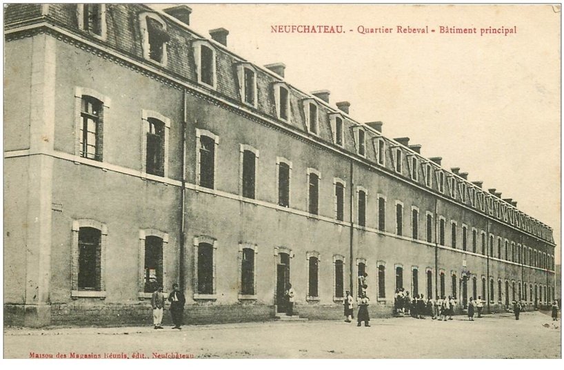 carte postale ancienne 88 NEUFCHATEAU. Bâtiment Quartier Rebeval. Militaires et Caserne