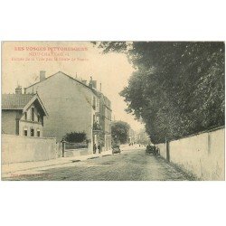 carte postale ancienne 88 NEUFCHATEAU. Entrée de la Ville voitures ancienne Route de Nancy et Dentiste à l'étage 1909