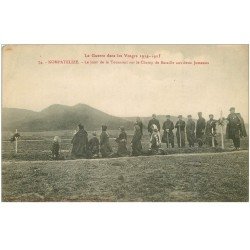 carte postale ancienne 88 NOMPATELIZE. Jour Toussaint Champ de Bataille aux deux Jumeaux. Femmes agenouillées et Soldats