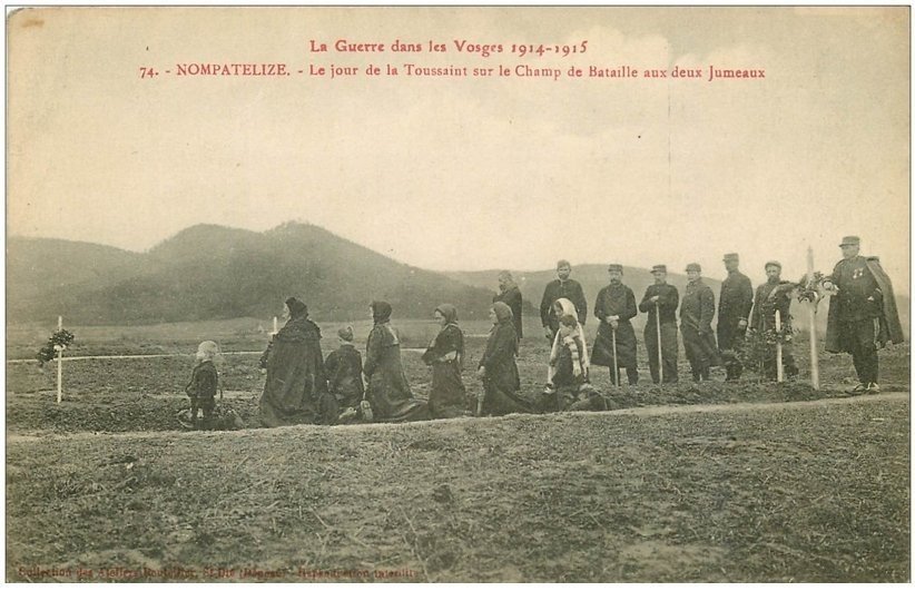 88 NOMPATELIZE. Jour Toussaint Champ de Bataille aux deux Jumeaux. Femmes agenouillées et Soldats