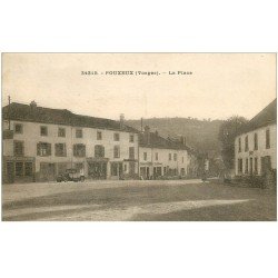 carte postale ancienne 88 POUXEUX. Voiture ancienne sur la Place Pompe à essence et Crédit Lyonnais et Café