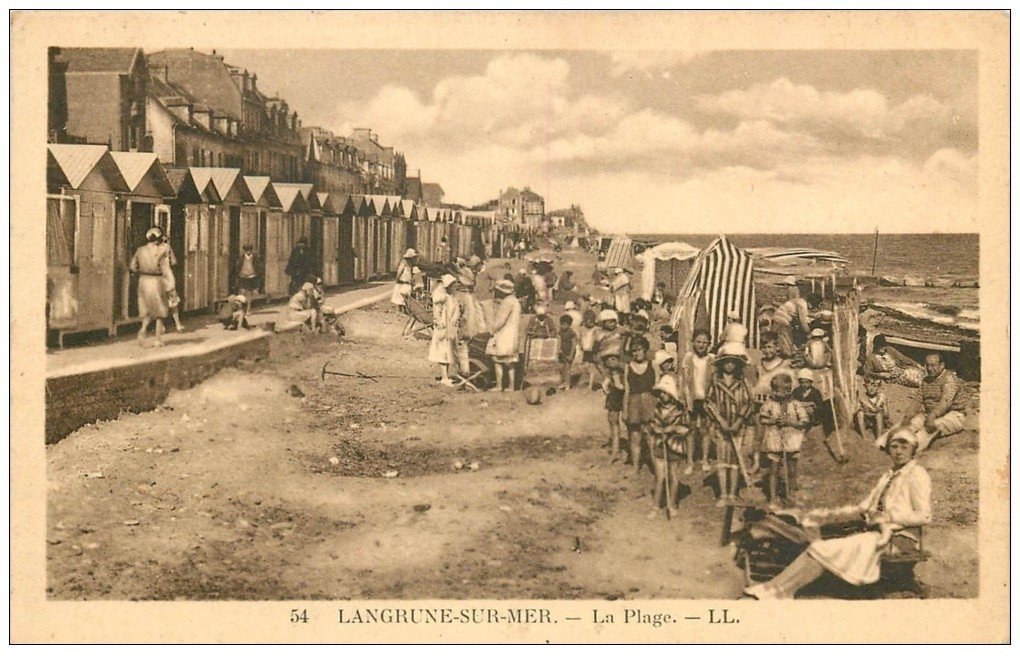 carte postale ancienne 14 LANGRUNE-SUR-MER. La Plage LL54