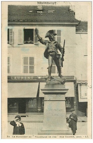 carte postale ancienne 88 REMIREMONT. Monument du Volontaire de 1792 par Choppin 1923
