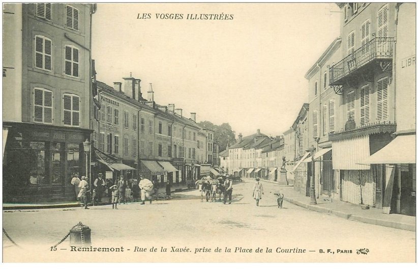 carte postale ancienne 88 REMIREMONT. Rue de la Xavée et Place de la Courtine Chausseur, Pâtisserie, Boucherie...
