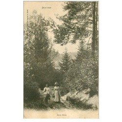 carte postale ancienne 88 SENONES. Promeneuses aux Sous Bois 1904
