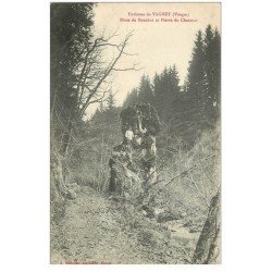 carte postale ancienne 88 VAGNEY. Rives du Bouchot et Pierre du Chasseur animation