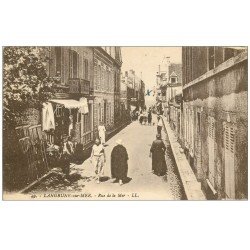carte postale ancienne 14 LANGRUNE-SUR-MER. Rue de la Mer et magasin de Cartes Postales