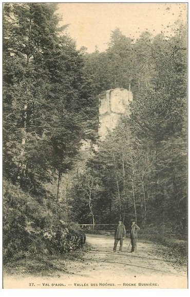 carte postale ancienne 88 VAL D'AJOL. Promeneurs Vallée des Roches 1904 Roche Busnière