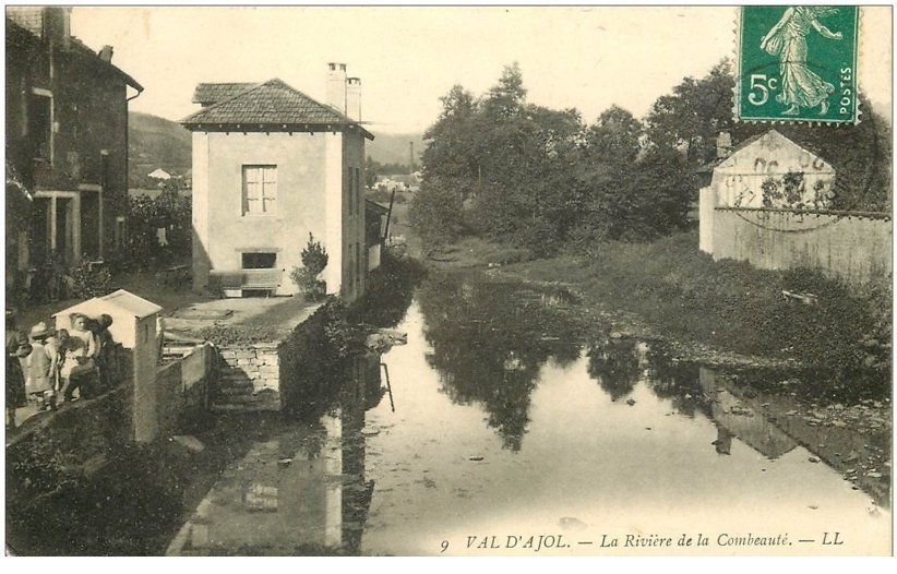 carte postale ancienne 88 VAL D'AJOL. Rivière de Combeauté 1910 animation à gauche