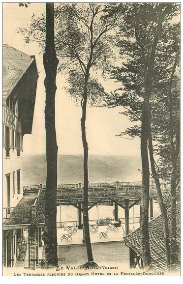 carte postale ancienne 88 VAL D'AJOL. Terrasses Grand Hôtel Feuillée Dorothée 1919