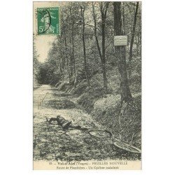 carte postale ancienne 88 VAL D'AJOL. Un Cycliste maladroit Route de Plombières vers 1910