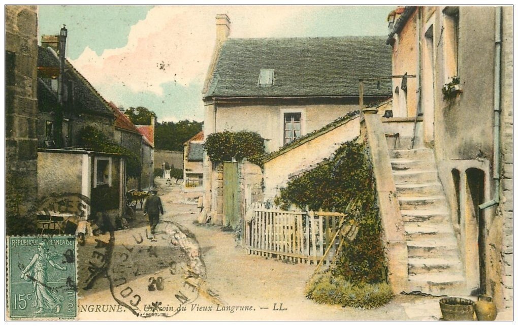 carte postale ancienne 14 LANGRUNE-SUR-MER. Un Coin du Vieux Pays 1926