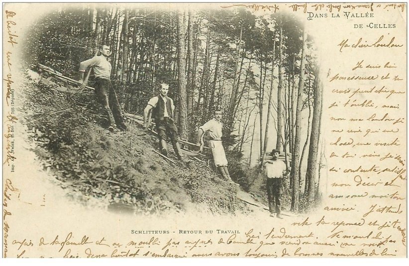 carte postale ancienne 88 VALLEE DE CELLES. Schlitteurs retour du Travail 1901 Bûcherons et luges pour le bois