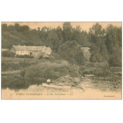 carte postale ancienne 14 LE BAS TROIS-MONTS. Pêcheur en barque 1907
