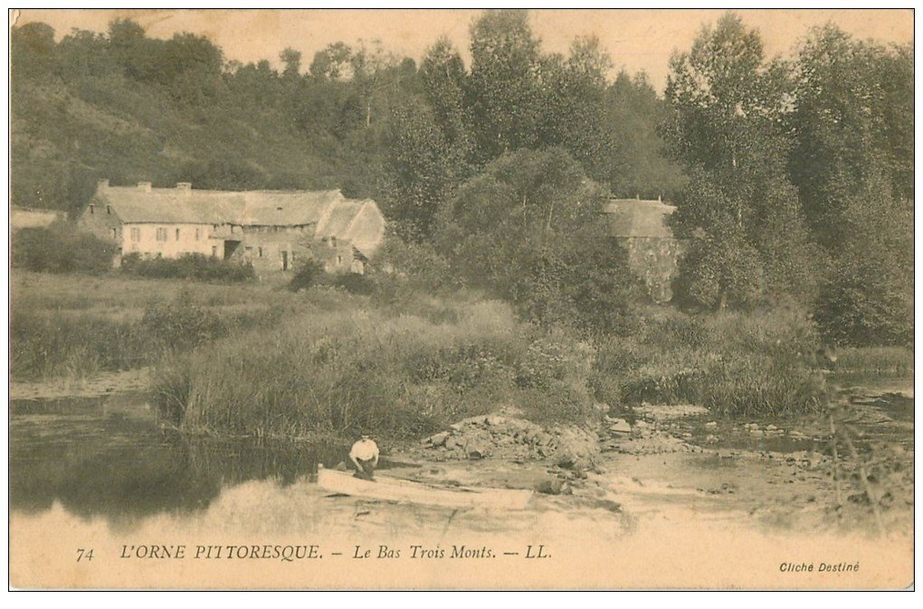 carte postale ancienne 14 LE BAS TROIS-MONTS. Pêcheur en barque 1907
