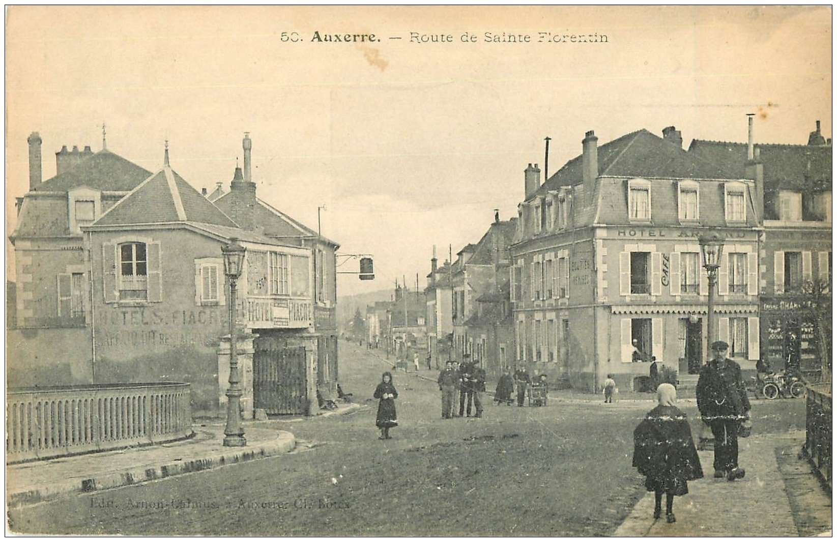 carte postale ancienne 89 AUXERRE. Route de Saint Florentin Hôtel Fiacre et Café Armand