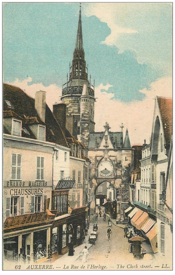 carte postale ancienne 89 AUXERRE. Rue de l'Horloge 1919