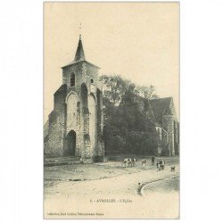 carte postale ancienne 89 AVROLLES. Troupeau de Vaches devant l'Eglise