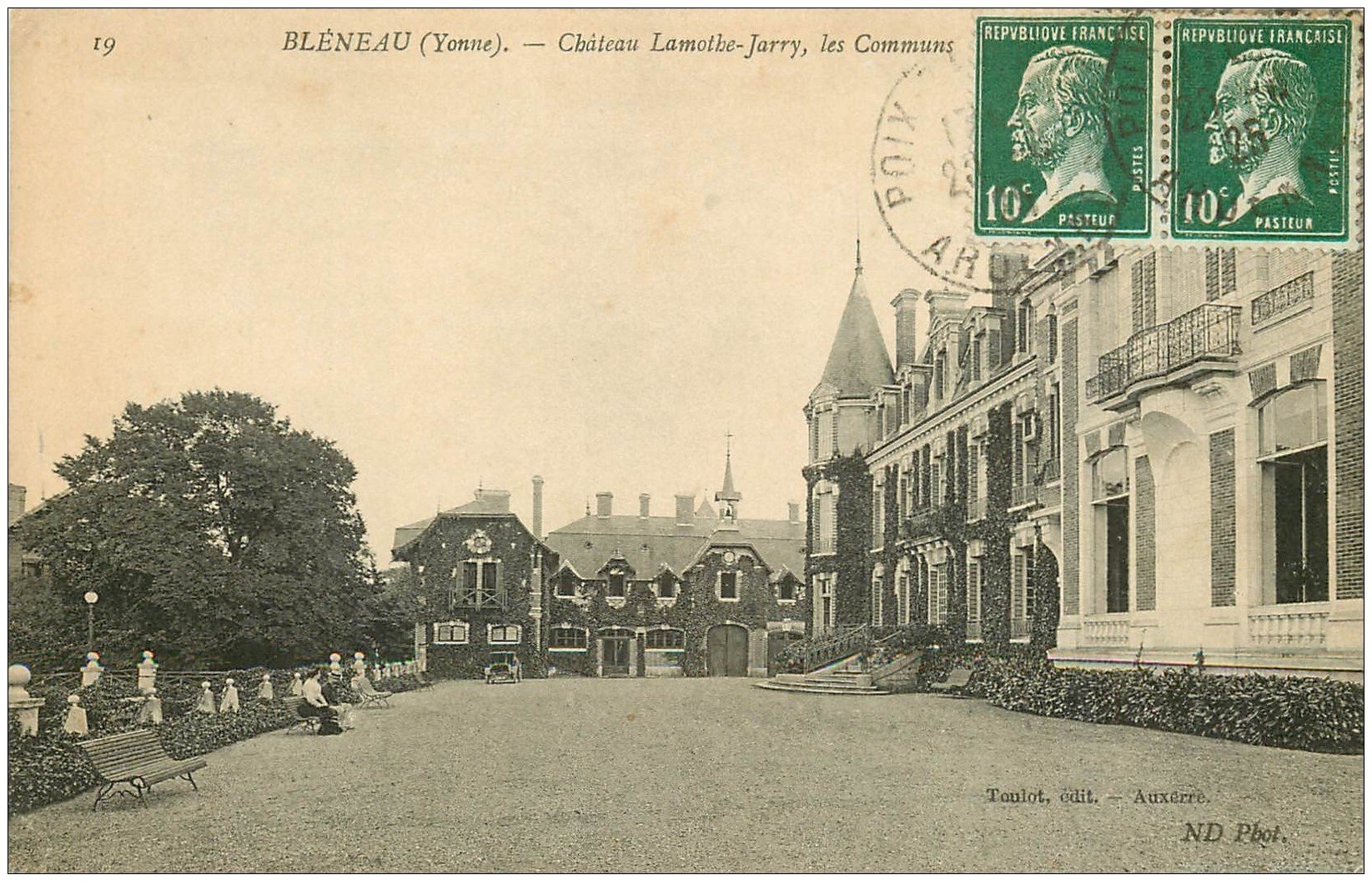 carte postale ancienne 89 BLENEAU. Les Communs du Château Lamothe Jarry 1925