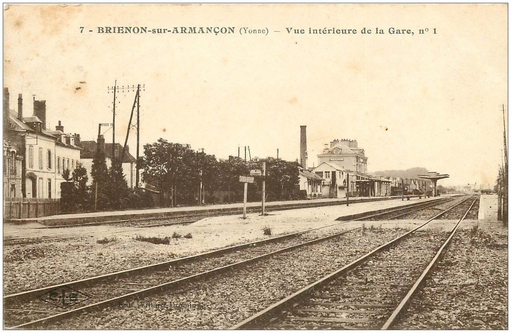 carte postale ancienne 89 BRIENON SUR ARMANCON. Intérieur de la Gare. Timbre enlevé