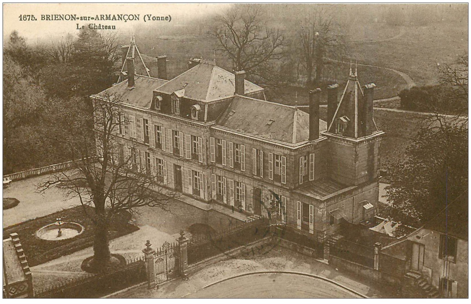 carte postale ancienne 89 BRIENON SUR ARMANCON. Le Château 1931