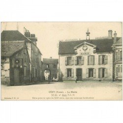 carte postale ancienne 89 CEZY. La Mairie en 1914 animation