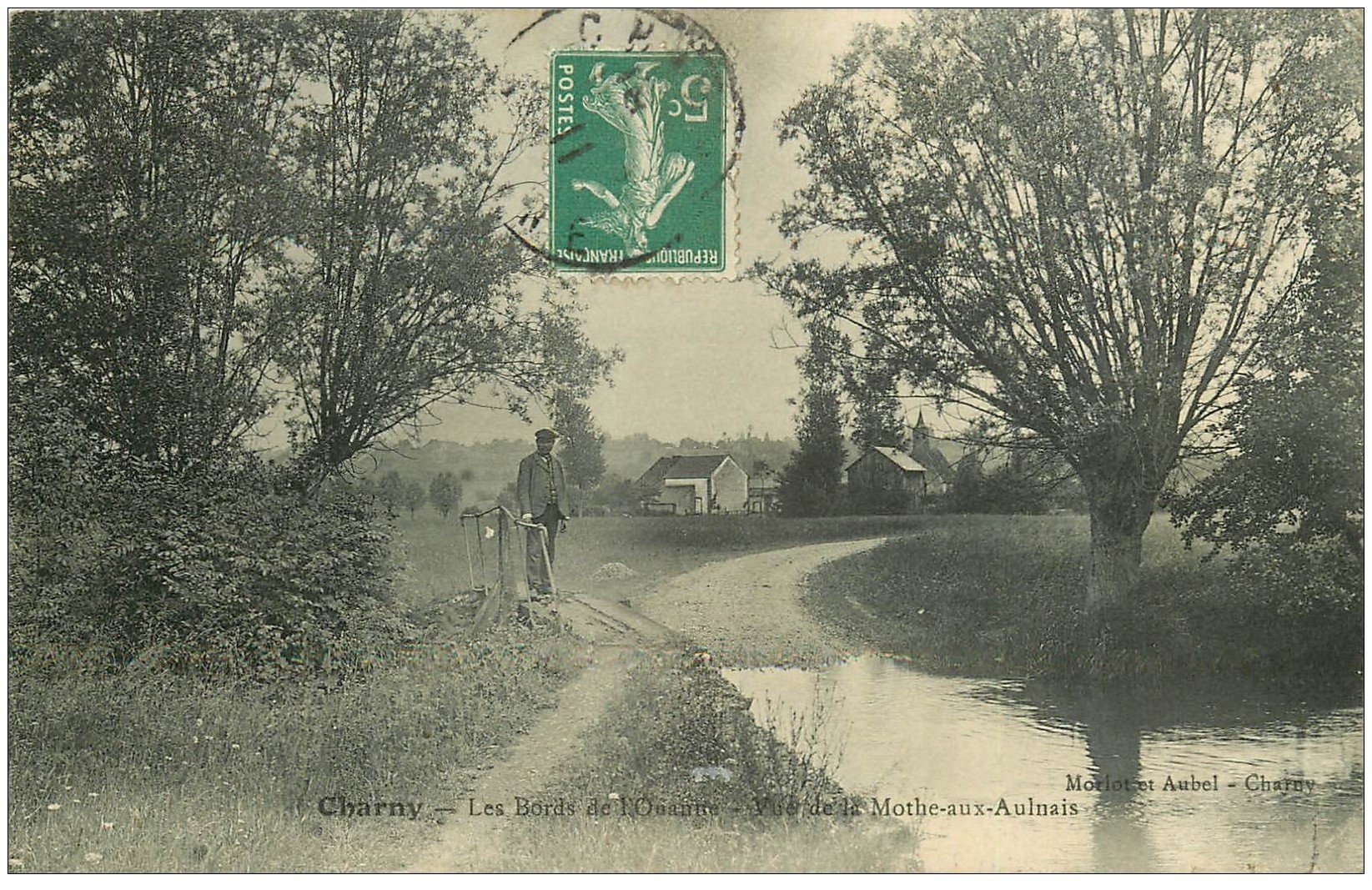 89 CHARNY. Personnage Bords de l'Onanne vue de la Mothe aux Aulnais 1911