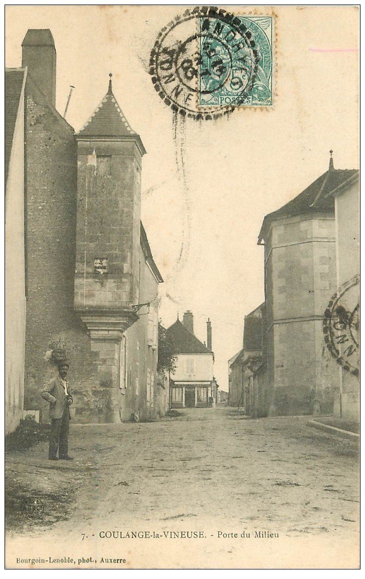 89 COULANGES LA VINEUSE. Villageois à la Porte du Milieu 1905