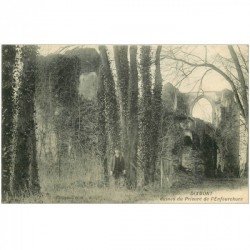 carte postale ancienne 89 DIXMONT. Personnage aux ruines du Prieuré de l'Enfourchure 1908